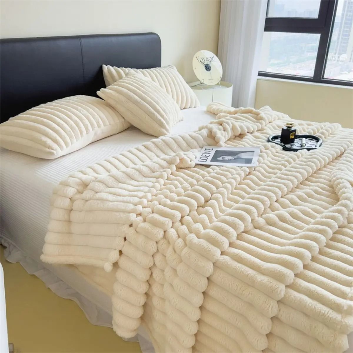 Ultra-Soft Thickened Wide-Striped Versatile Fleece Blanket