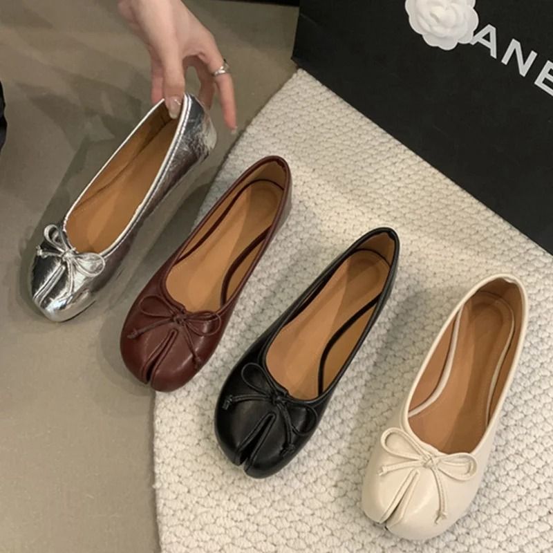 Women's Flats with Soft Ballet Design and Bow Detail