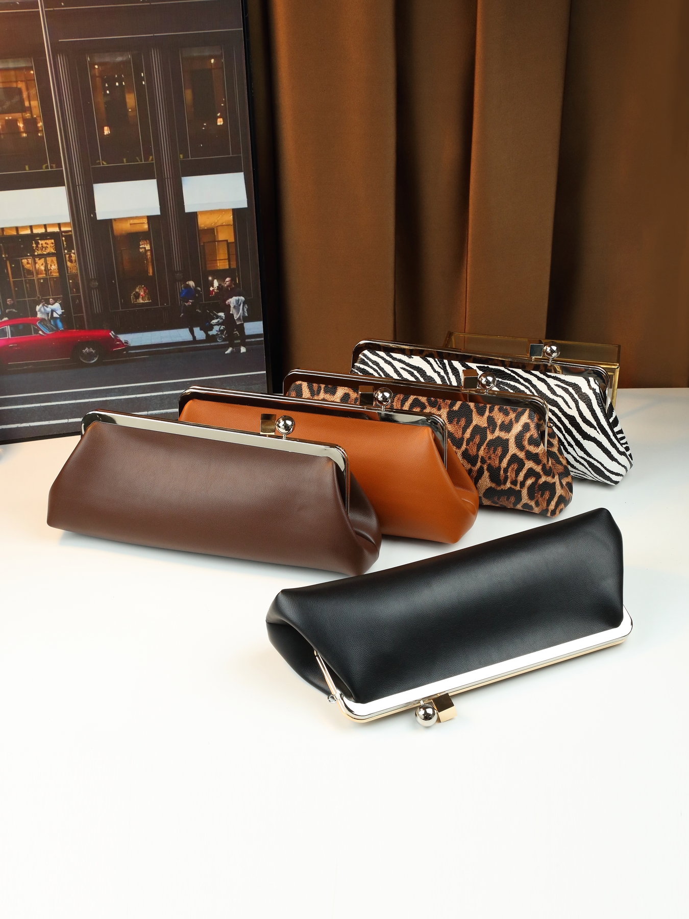 Premium Banquet Trend Women's Alloy Clip Single Shoulder Baguette Bag Elegant Dinner & Messenger Bag for Every Occasion
