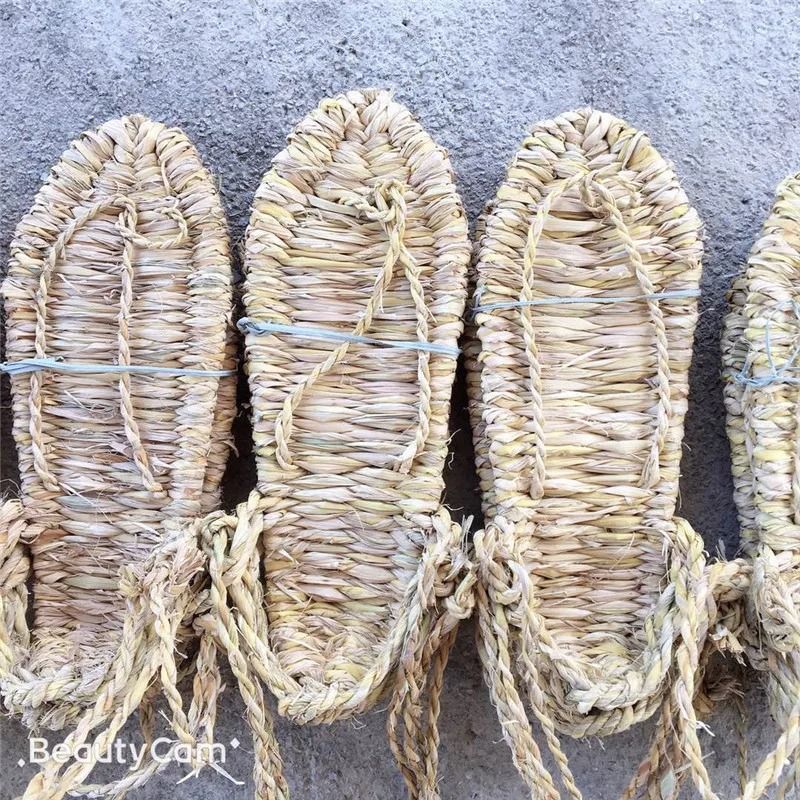 Hand Woven Straw Beach Sandals for Men and Women