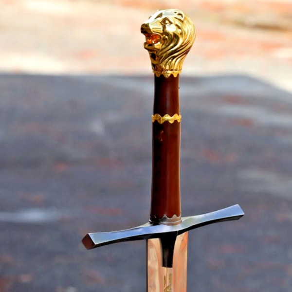 Chronicles of Narnia Prince Sword Replica in Gold with Wall Plaque - Chronicles of Narnia Delight