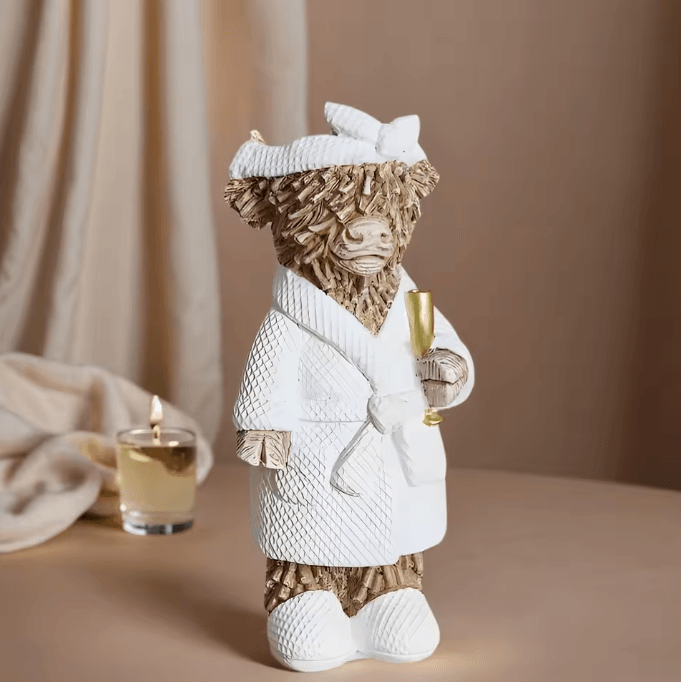 Funny Highland Cow Champagne Figurine – Rustic Farmhouse Resin Decor for Home & Office