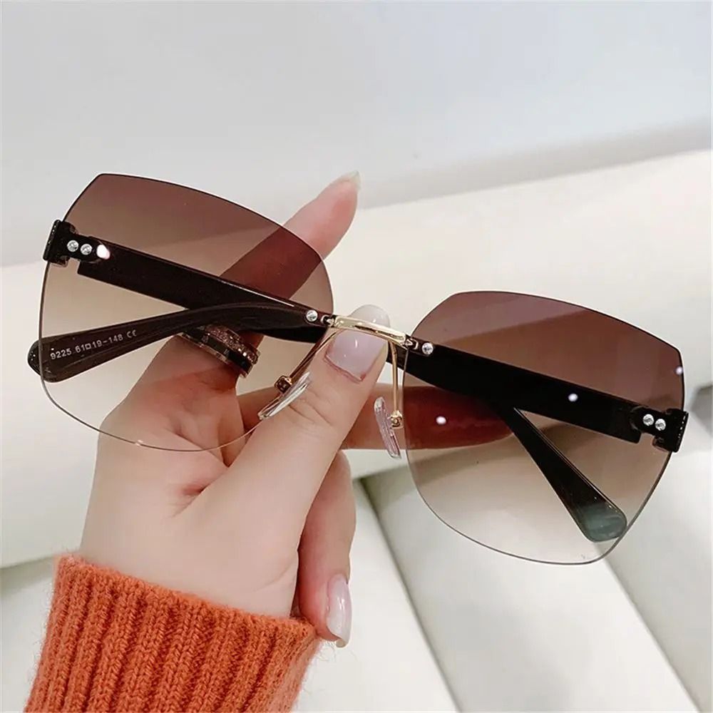 Elegant Rimless Gradient Sunglasses and Vintage Summer Shades
