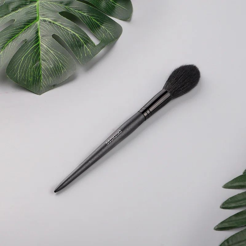 Chichodo Goat Hair Highlighter Brush for Blush and Powder Contour