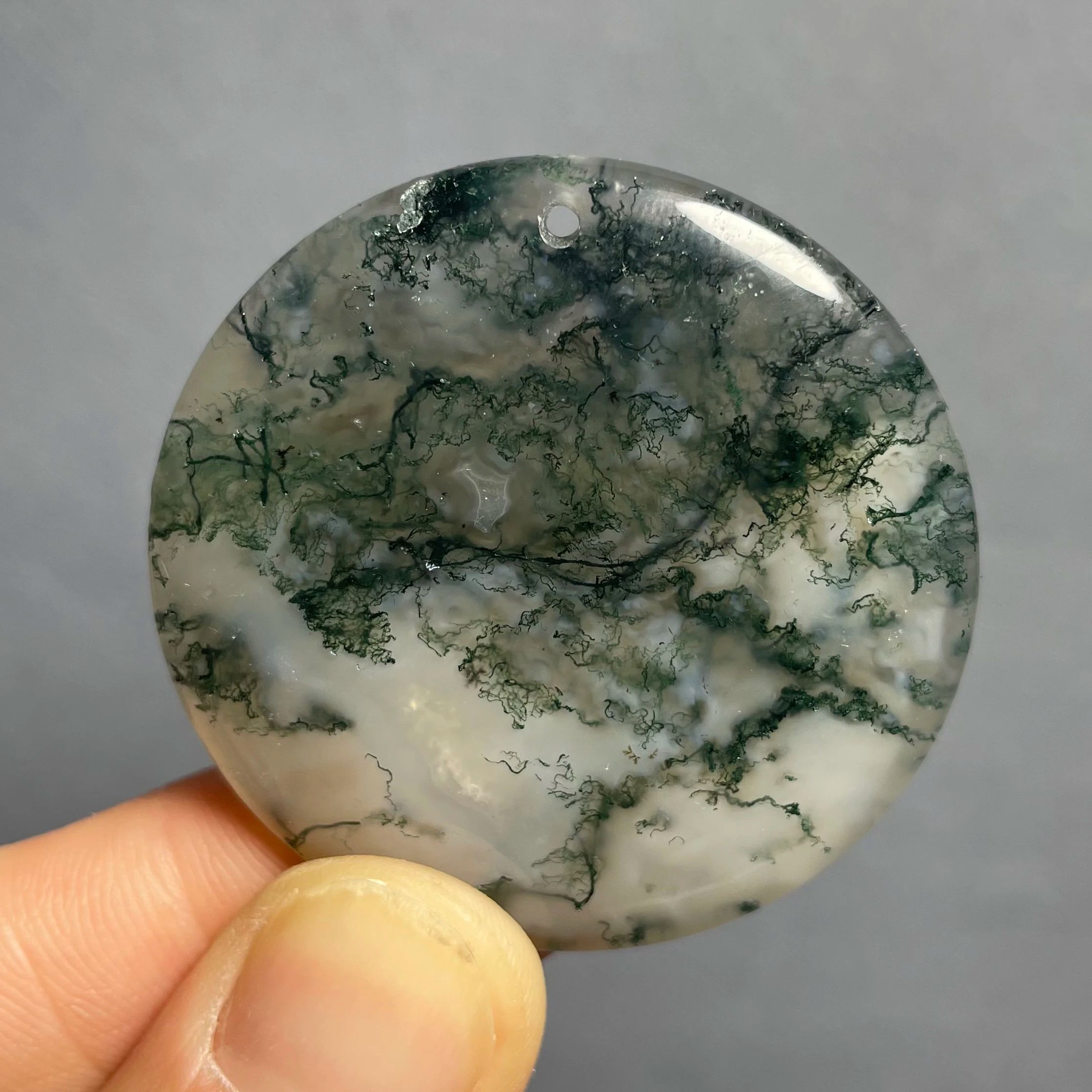Natural Agate Crystal Pendant – Polished Quartz Healing Stone for Feng Shui, Jewelry & Home Decor