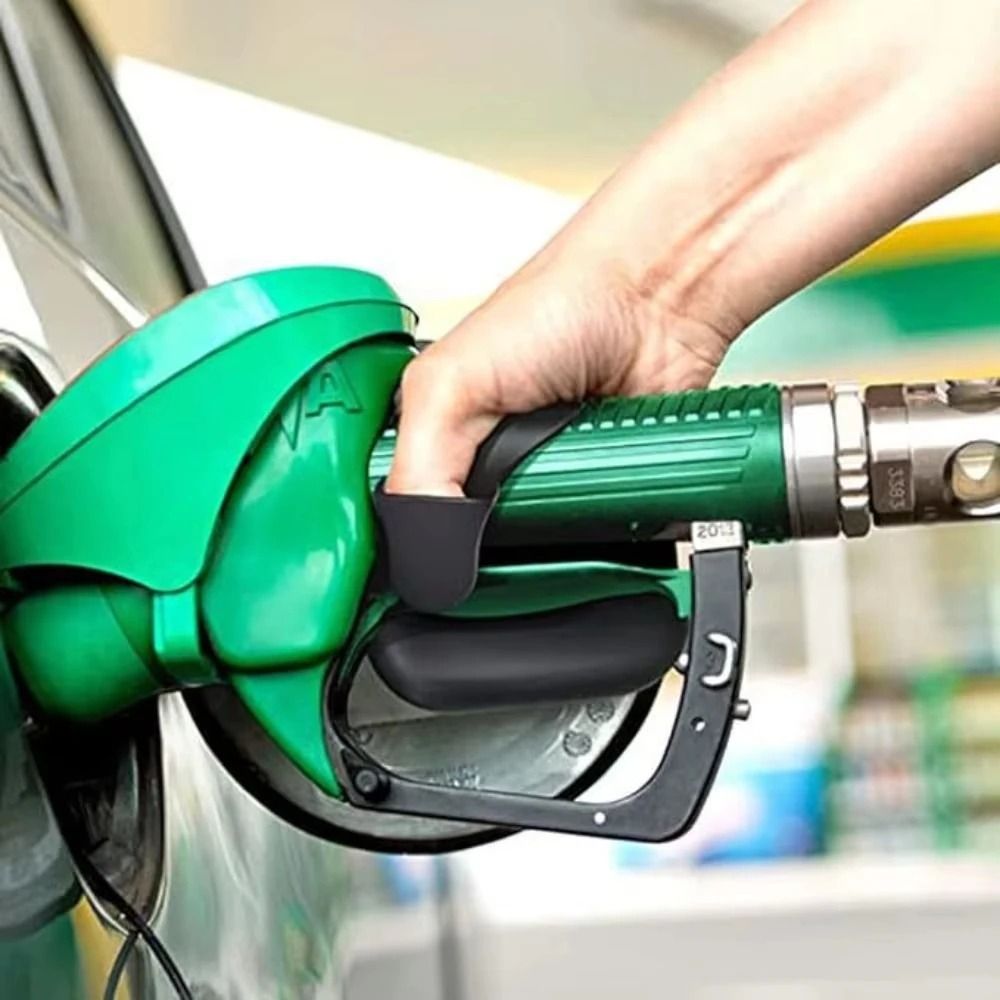 Car Refueling Protective Glove – Universal Soft Silicone Shield – High-Yield Automotive Refueling Interaction Hub