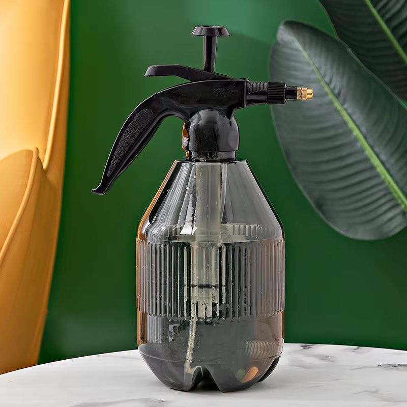 25 fl oz / 67.6 fl oz Multi-Function Pneumatic Spray Bottle Pressure Watering Can