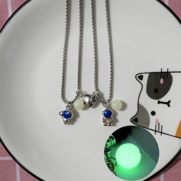 Astronaut Star Magnetic Heart Necklace, Creative Spaceman Pendant Couple Jewelry, Lovers Friendship Gift