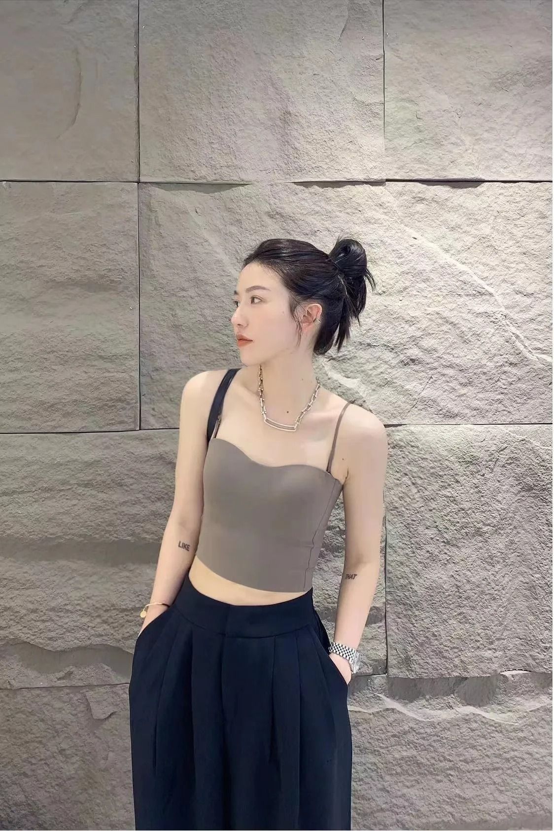 Seamless U Back Knitted Yoga Tank Top with Fixed Chest Pads Skin Friendly Gym Vest