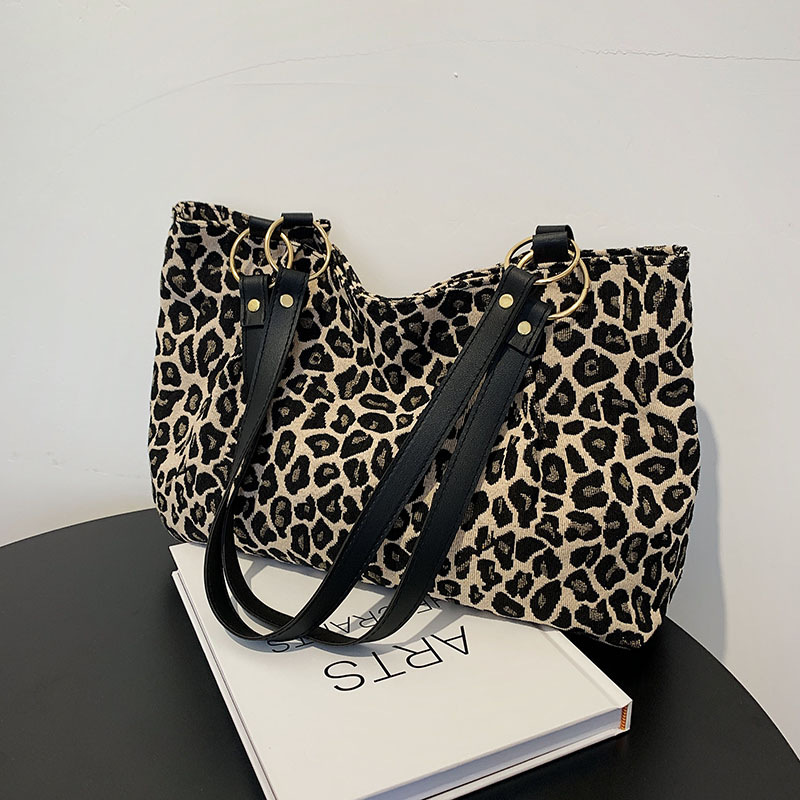 Leopard Print Large Capacity Tote Bag for Women Stylish Shoulder Handbag with Zipper Pocket