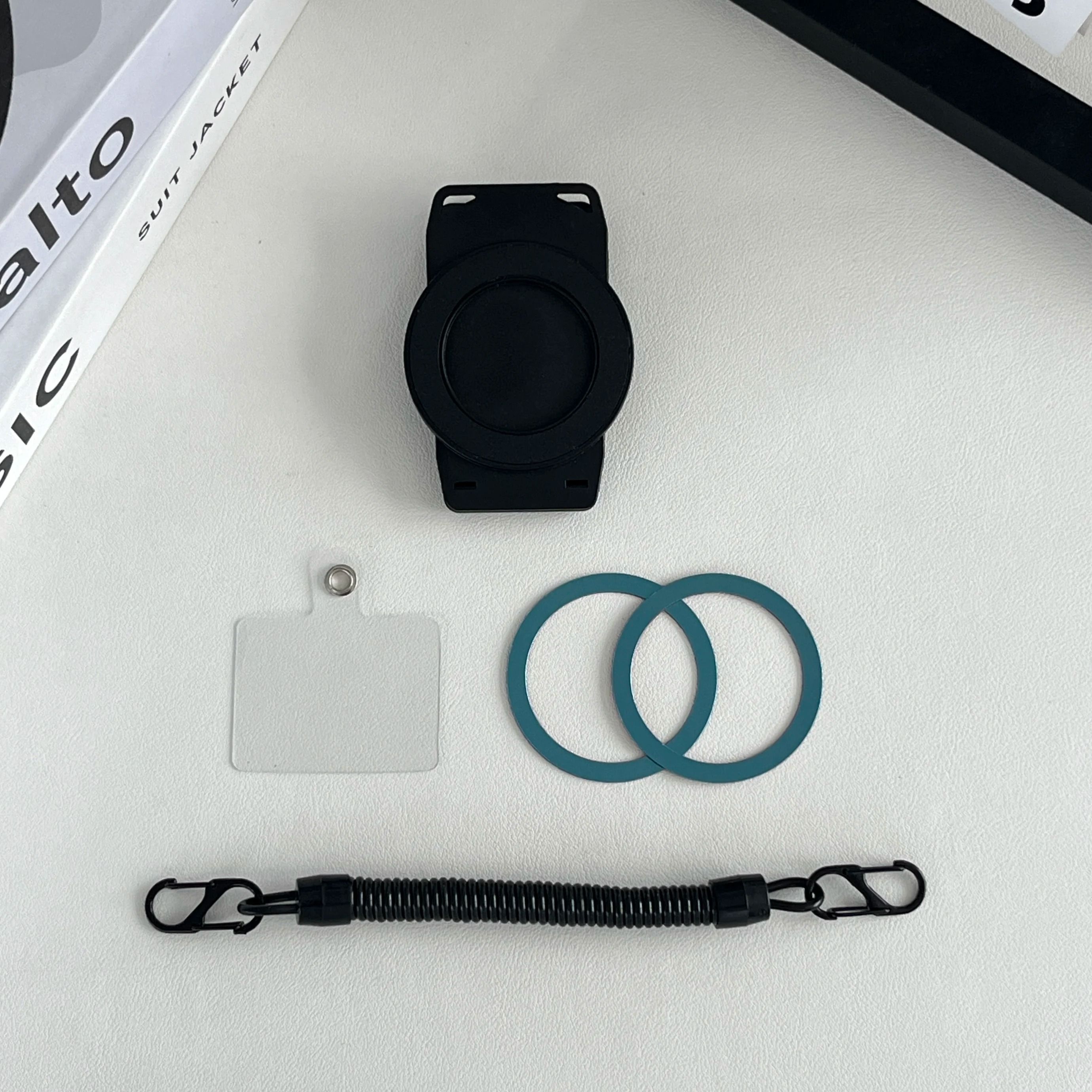 Magnetic Hands-Free Belt Clip Holder – Universal Phone Backpack Mount with Metal Hook & Spring Rope – MagSafe Ready
