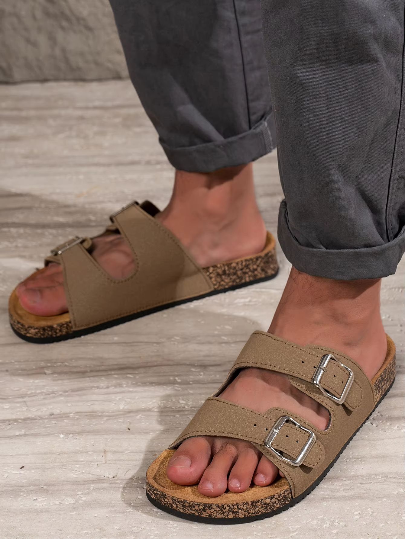 Men's Waterproof Non-Slip Slippers – Fashionable Slip-On Indoor & Outdoor Comfort Sandals