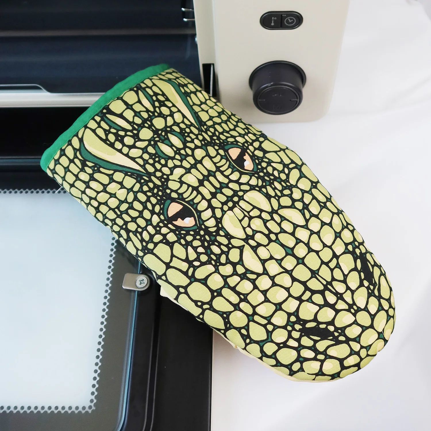 Cute Crocodile Microwave & Oven Insulation Gloves (2 pcs)