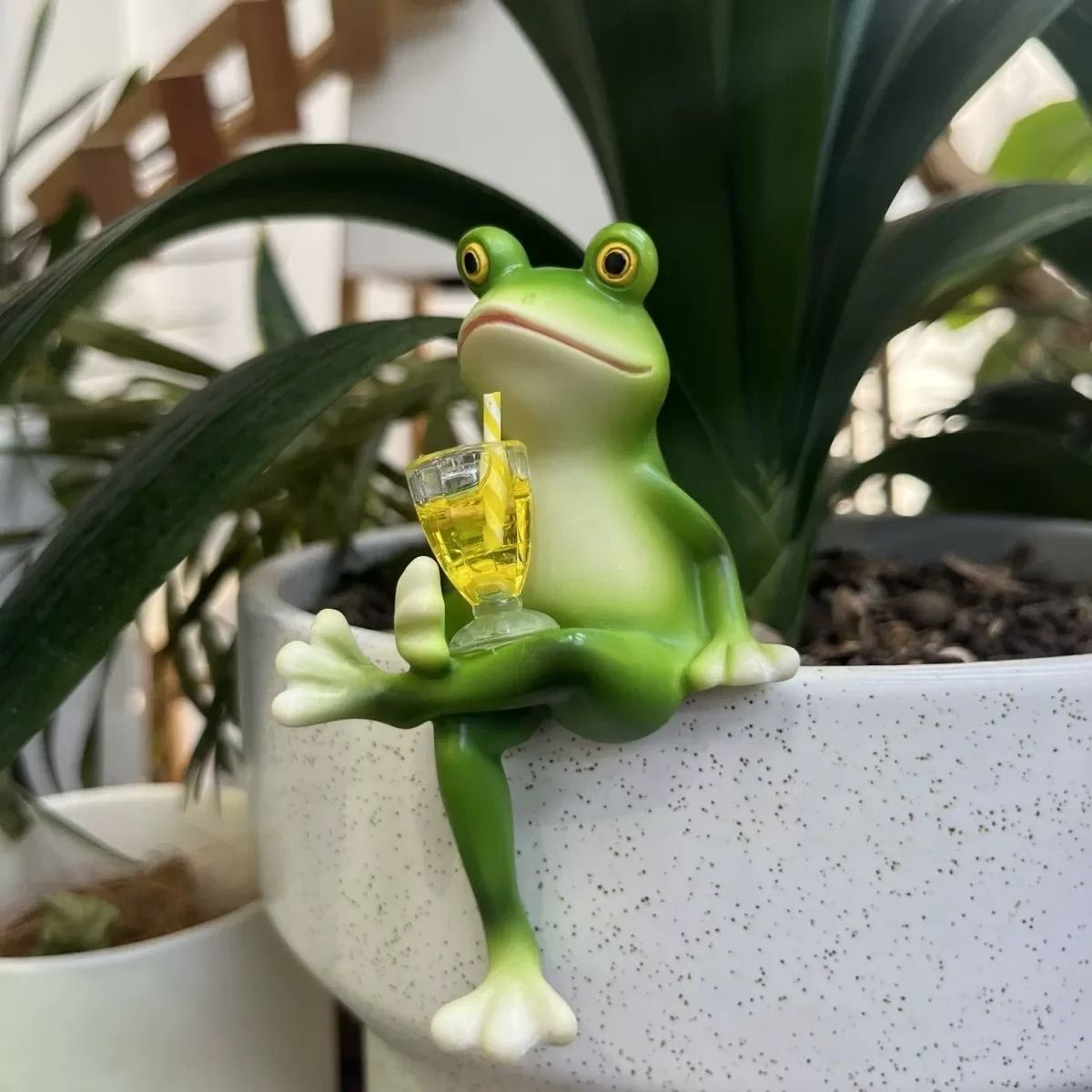 Creative Frog Resin Garden Planter