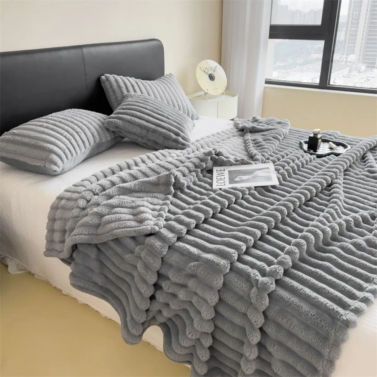 Ultra-Soft Thickened Wide-Striped Versatile Fleece Blanket
