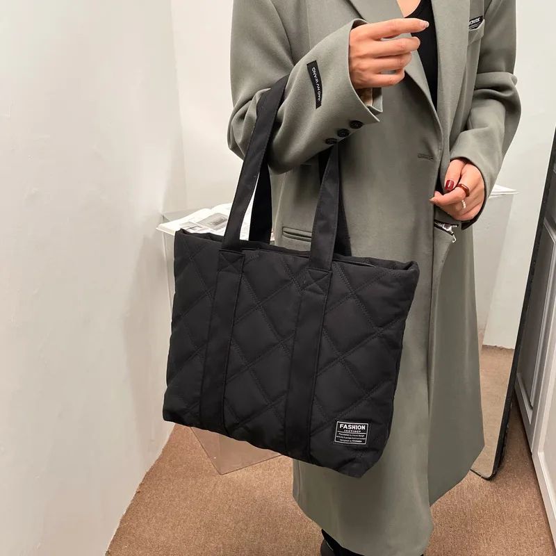 Women's Large Capacity Nylon Shoulder Bag - Fashion Casual Tote Handbag with Zipper & Pocket
