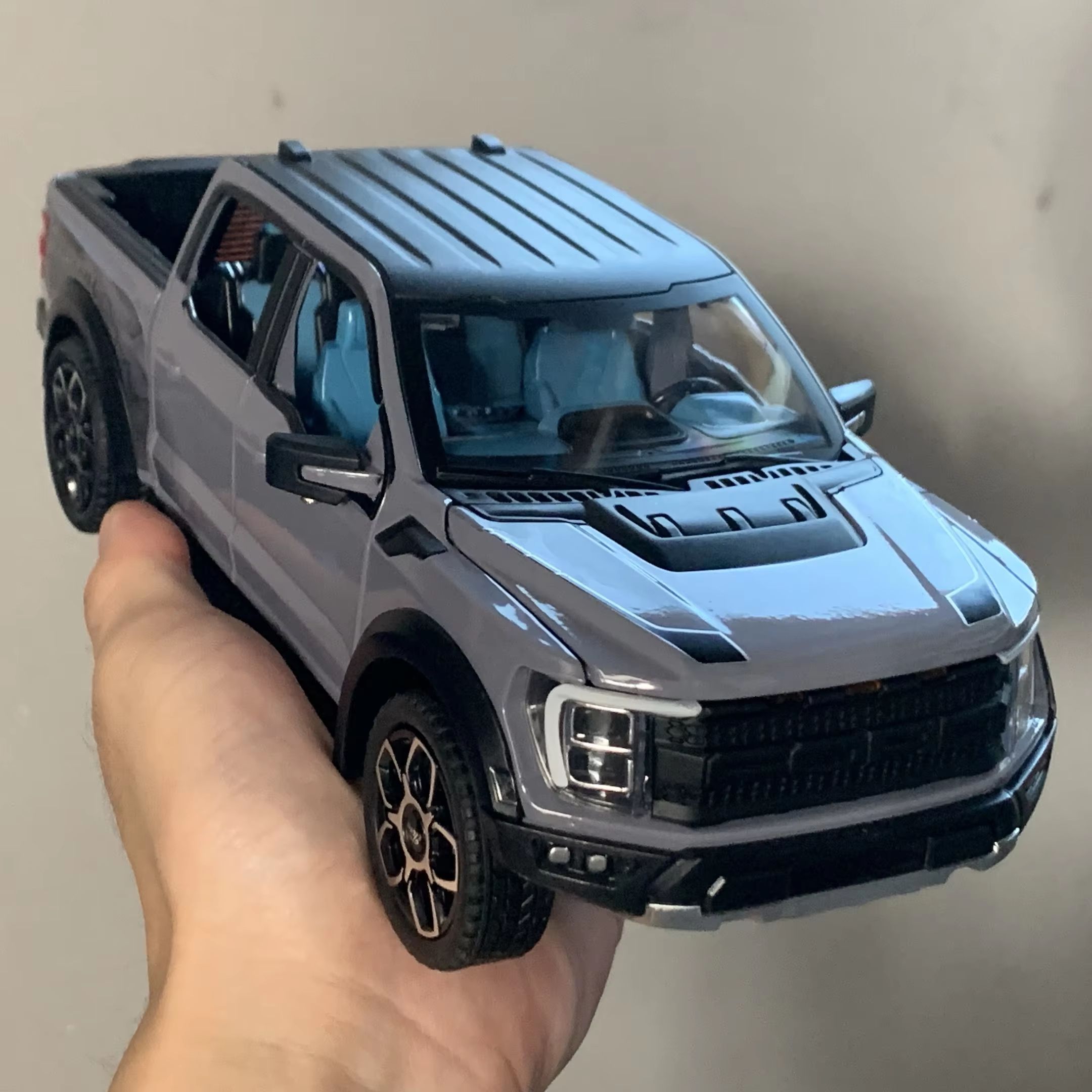 1-20 Ford Raptor F150 diecast truck model with Opening Doors, Pull Back Action, Sound and Lights