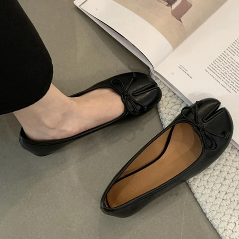 Women's Flats with Soft Ballet Design and Bow Detail