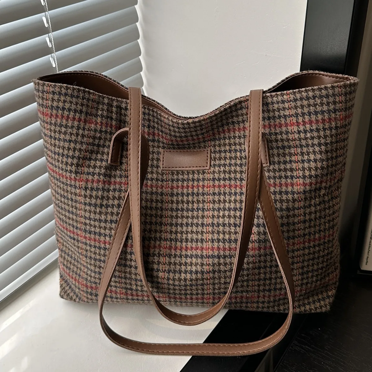 Large Capacity Canvas Tote Bag Stylish Soft Bucket Shoulder Commuter Bag for Women