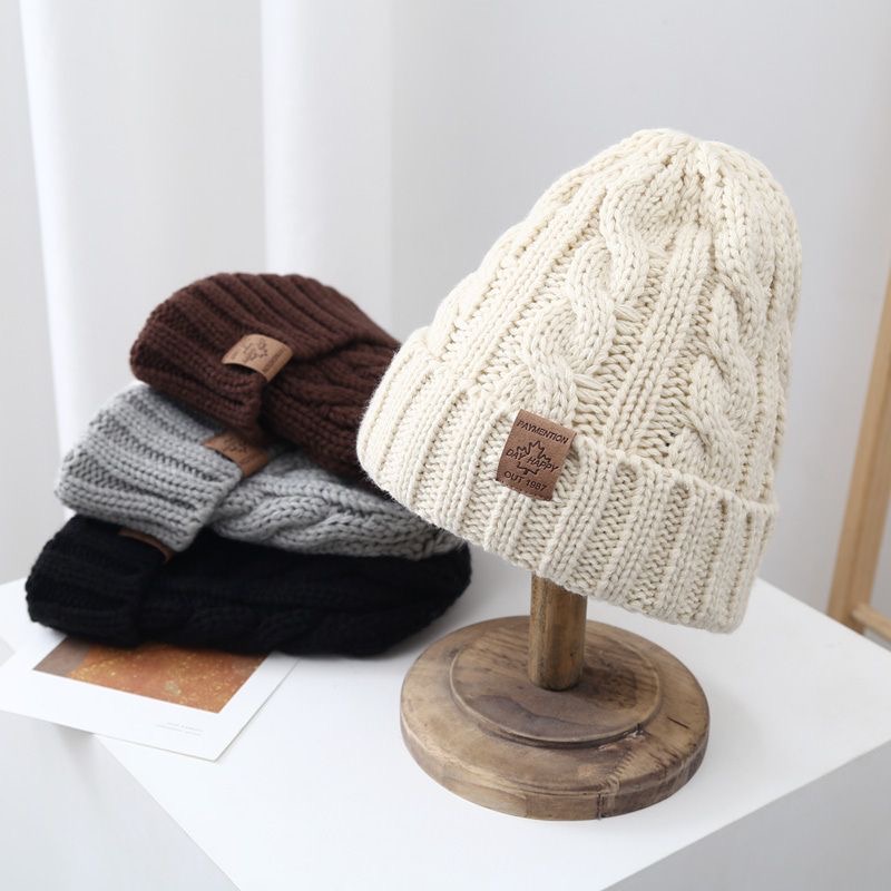 New Unisex Winter Hats, Warm Beanie Cap, Add Fur Lined Design, Casual Maple Leaf Label, Knitted Hats for Men and Women
