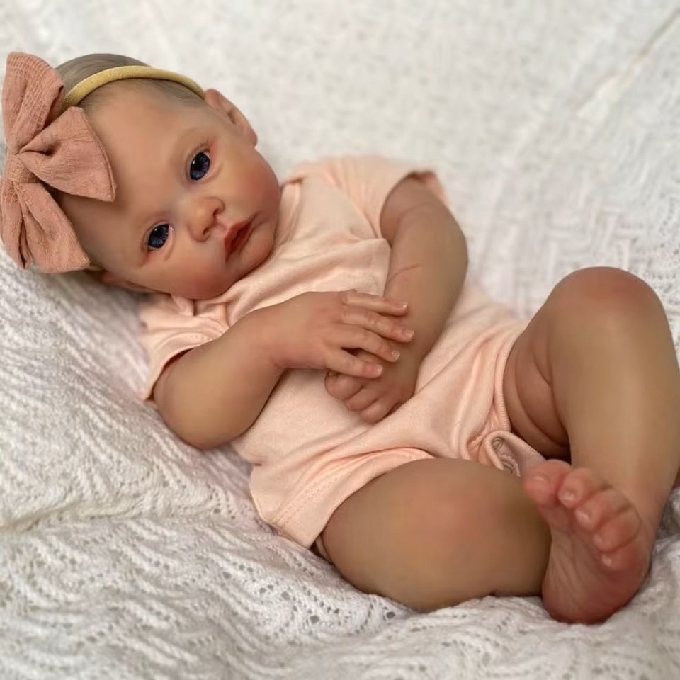 18 Inch Handmade Reborn Baby Doll with Soft Body and Realistic Skin Details