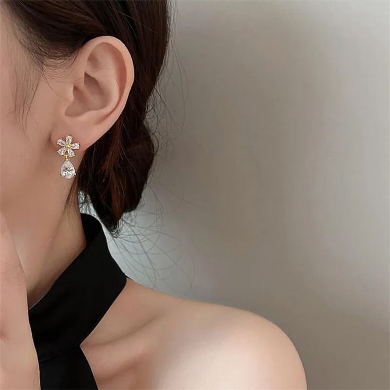 Light Luxury Flower Leaf Zircon And Pearl Stud Earrings
