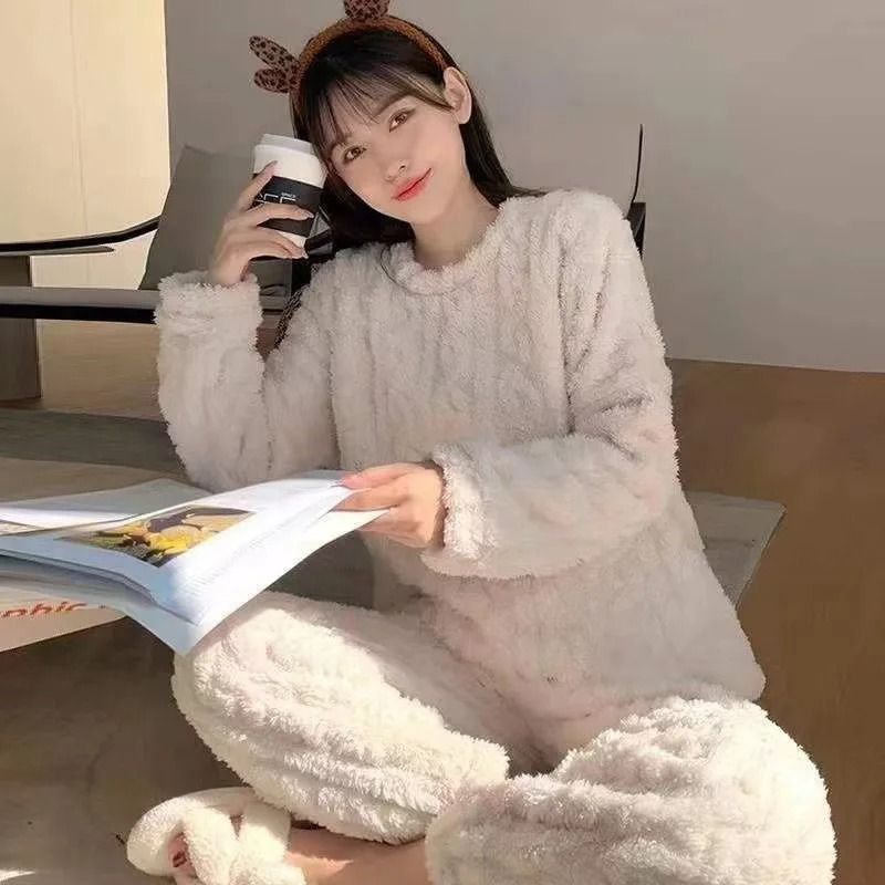 Womens Thickened Flannel Pajama Set with Long Sleeves