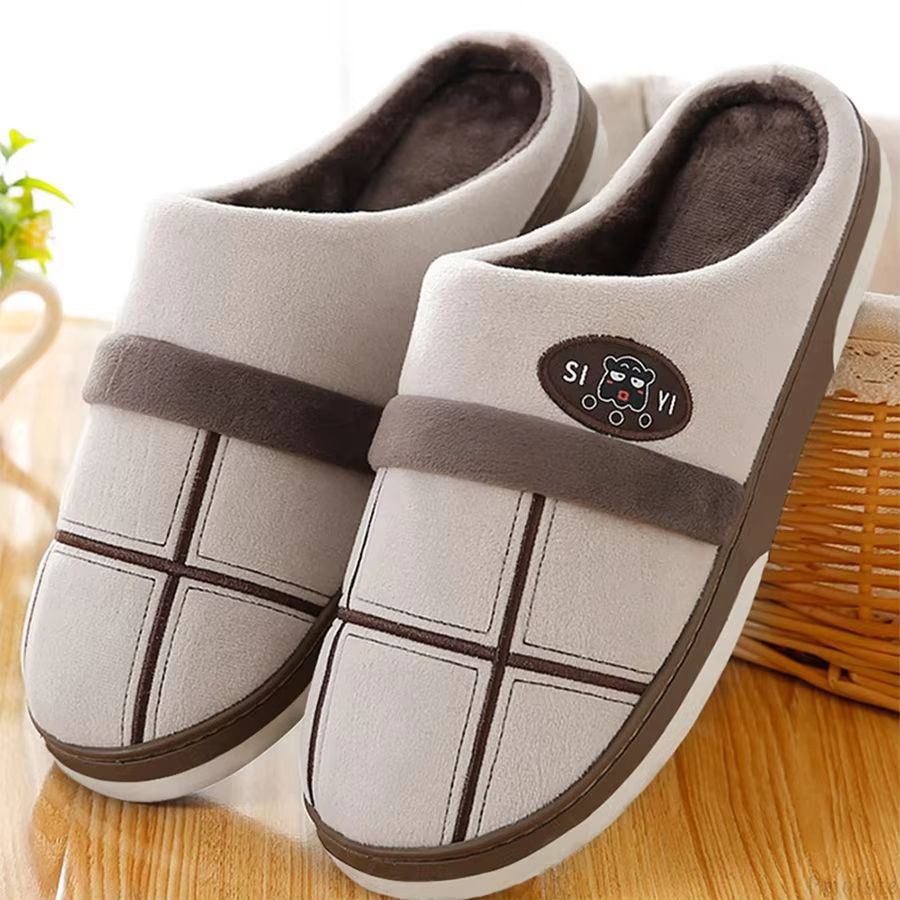 Mens Winter Plaid House Slippers – Warm Plush Indoor Shoes with Soft Memory Foam and Non Slip SoleKeep your feet warm an