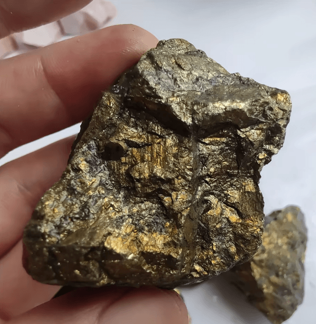 Chalcopyrite Crystal Specimen Natural Copper Ore Mineral Stone Raw Teaching Sample for Collection and Study