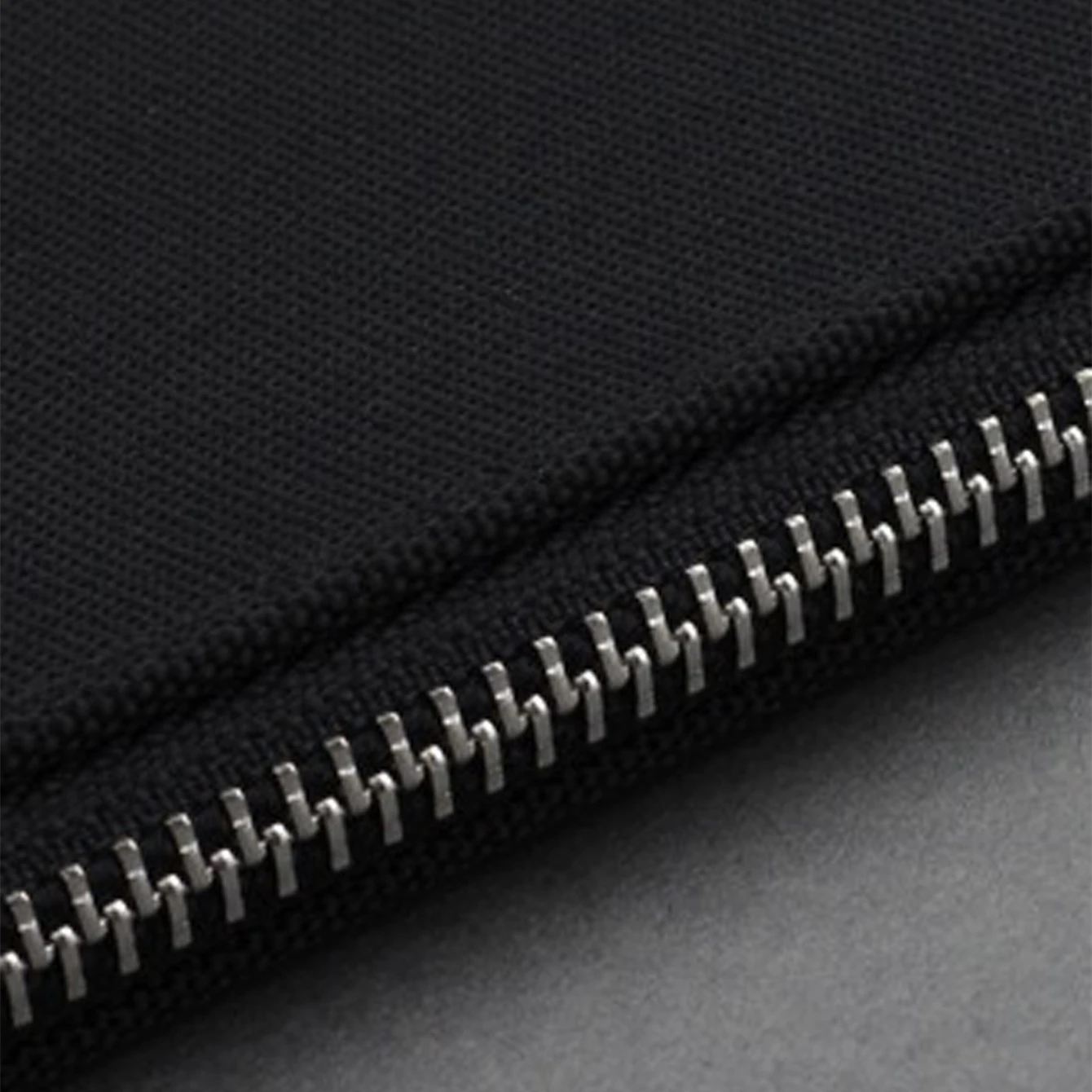 Business Slim Clutch Bag Fashionable and Portable Zipper Wristlet for Men