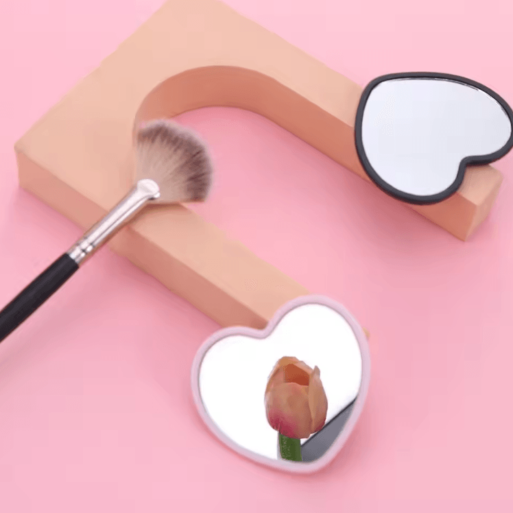 Heart-Shaped Mini Makeup Mirror – Cute Portable Handheld Beauty Mirror