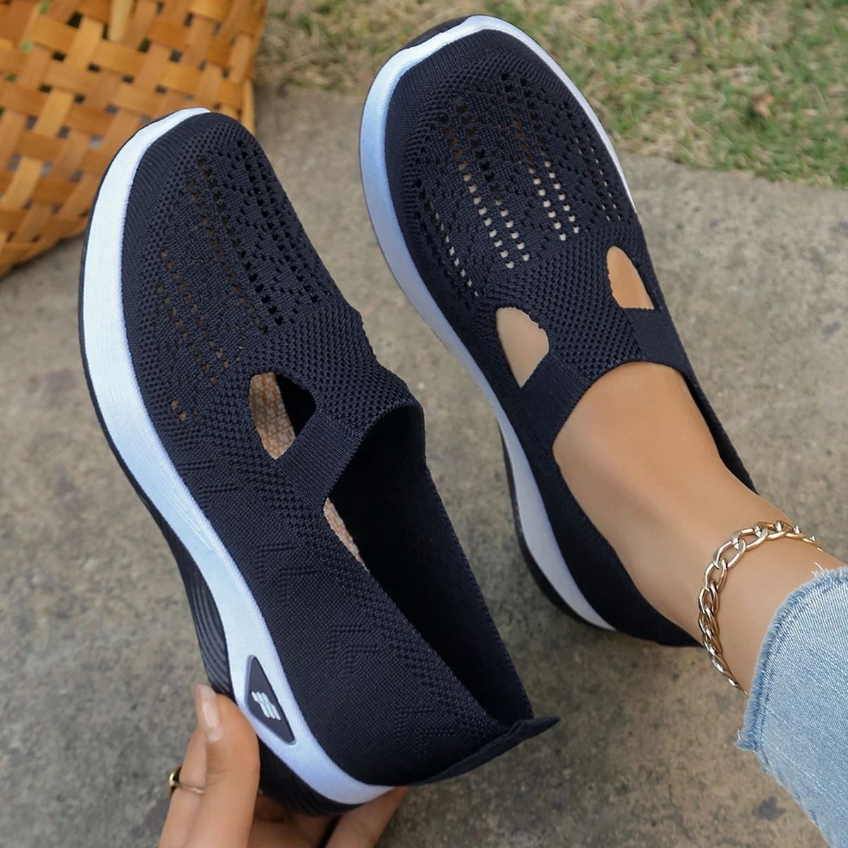 Women Casual Lightweight Flat Sneakers Comfortable Everyday Slip-On Shoes