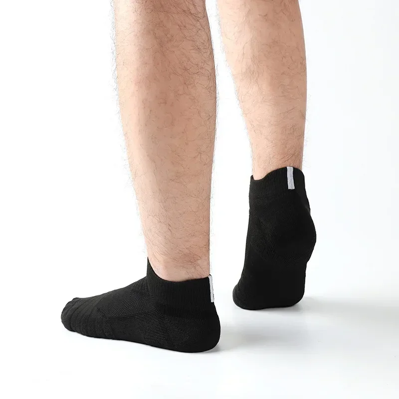 Sports Running and Basketball Socks, New Fitness Flight Short Tube Design with Towel Bottom, Solid Black Comfort