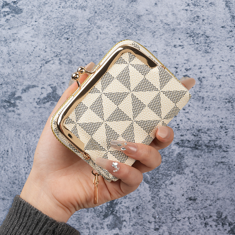 Stylish Printed Womens Wallet Versatile Short Clip Wallet for Students and Everyday Use