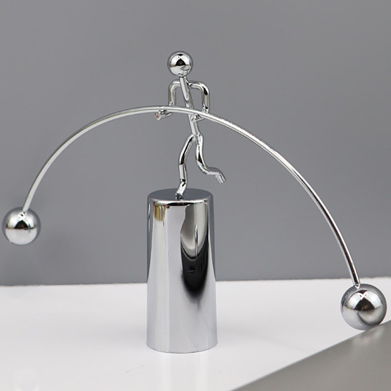 Creative Balance Ball Swing Iron Man Decoration Tumbler Fun Home Ornament for Desk & Office