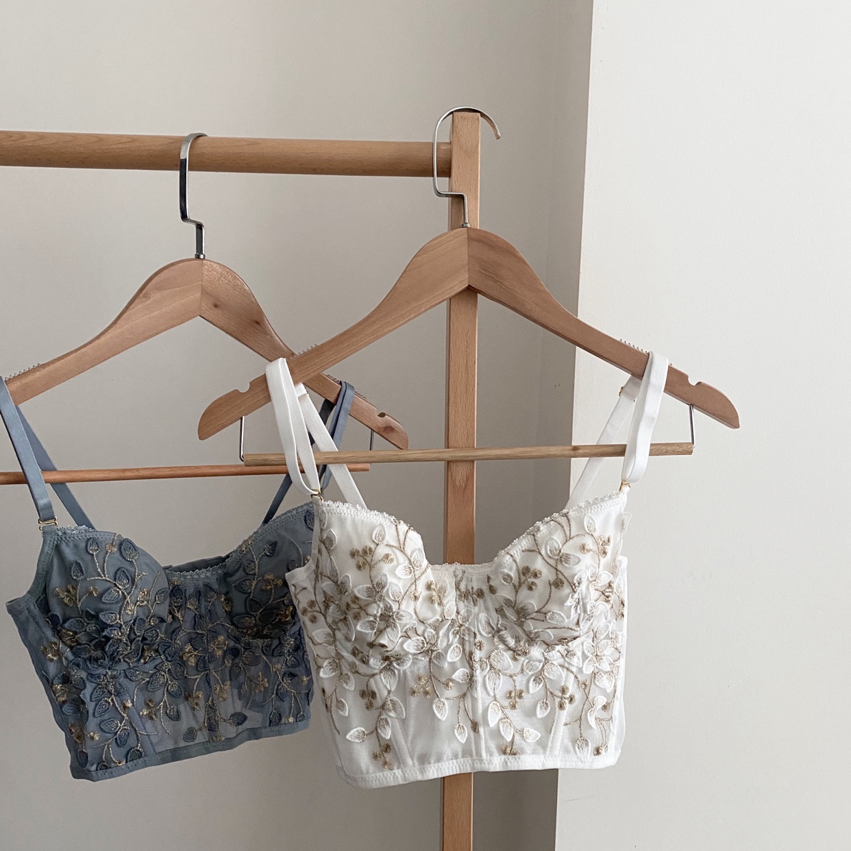Three-Dimensional Embroidered Bra, Sexy Lace Fish Bone Corset, Widened Breasted with Steel Ring, Half Cup Bralette