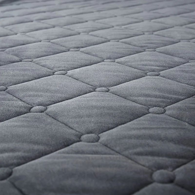 Plush Thickened Crystal Velvet Quilted Mattress Cover