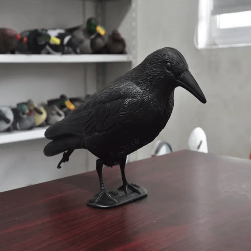 Outdoor Garden Bird Repellent Raven Decoy – Black Simulation Crow Decoration for Pest Control and Pigeon Deterrent