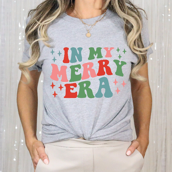 Retro Merry Era Christmas Shirt | Womens Vintage Holiday Tee Cute Aesthetic Christmas Graphic Top