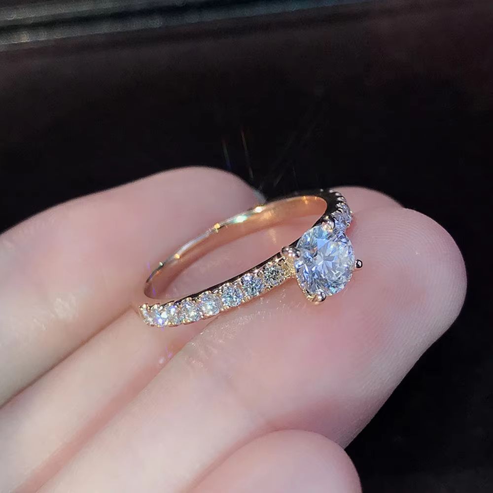 Huitan Classic 4 Claw Cubic Zirconia Engagement Ring – Low Key Wedding Ring for Women in 3 Colors