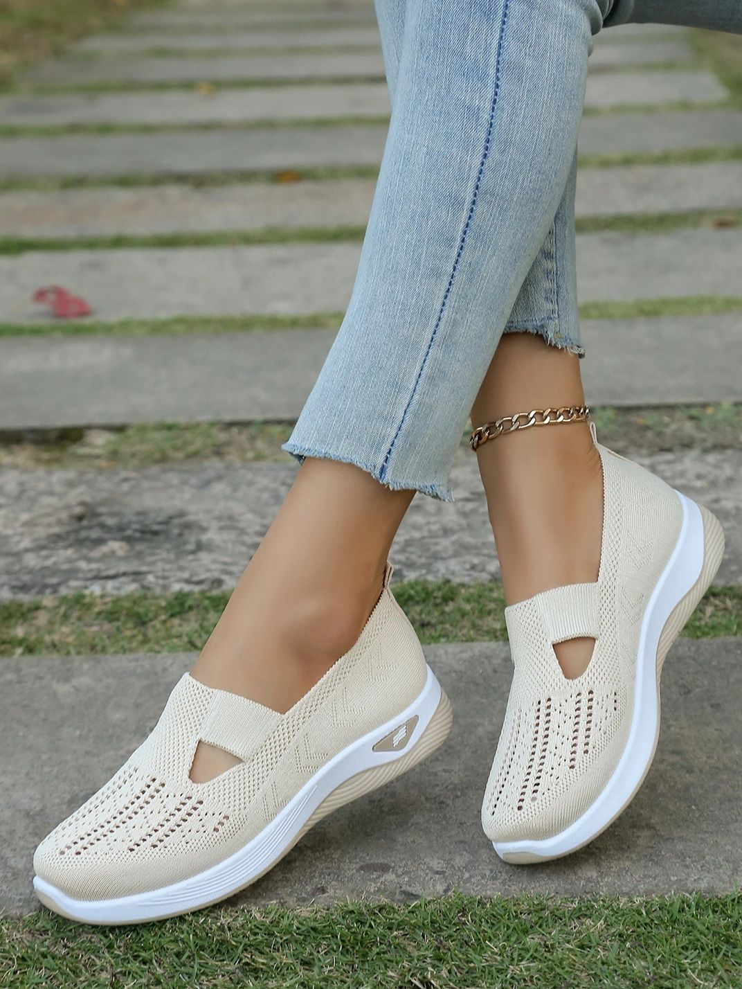 Womens Casual Flat Sneakers Lightweight Everyday Shoes for Summer and Year Round Wear
