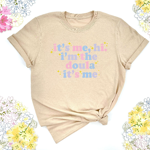 It s Me Hi I m the Doula Shirt Funny Birth Doula & Postpartum Doula Graphic Tee Gift