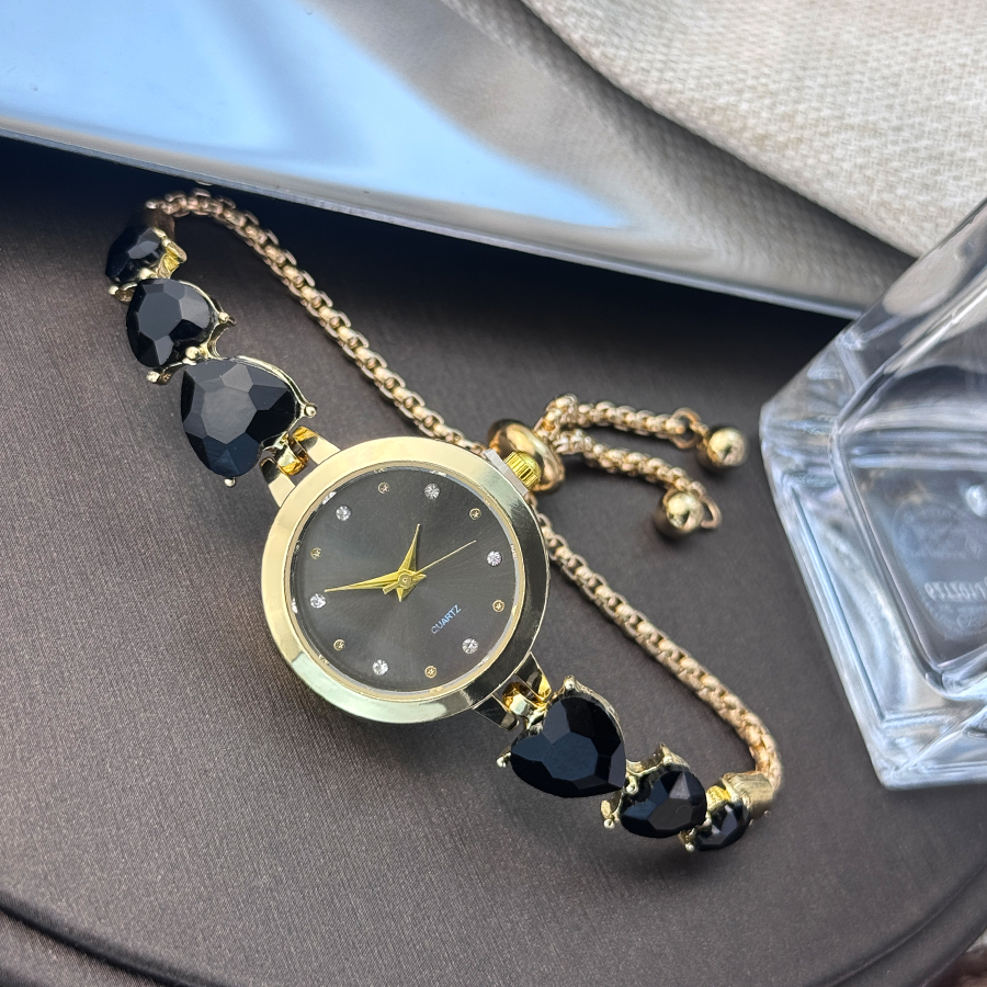 Mixed Scale Simple Light Luxury Ladies Quartz Watch, Three Heart-Shaped Diamond-Encrusted Bracelet, Round Alloy Case