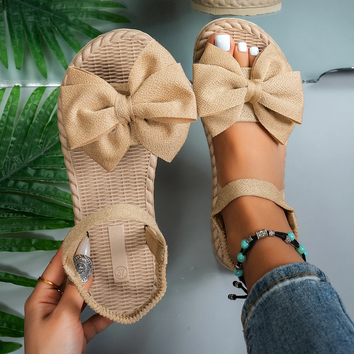 Lightweight Women Sandals for Summer, Trendy Fashion Beach Slippers with Bow Tie, Outdoor Flat Casual Shoes for Women