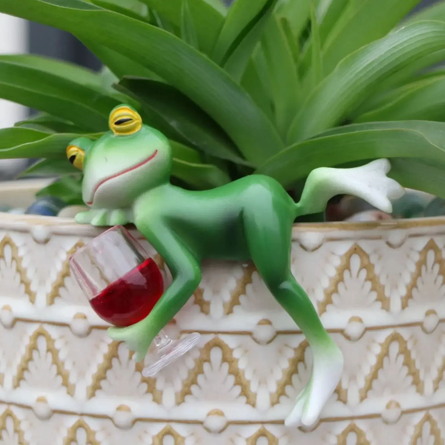 Creative Frog Resin Garden Planter