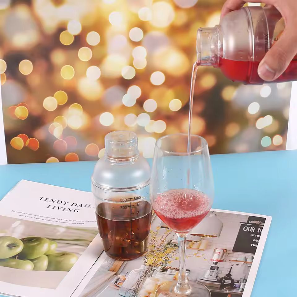 Barista-Style Drink Mixer - Premium Plastic Cocktail Shaker with Measuring Scales (350–1000 ml)