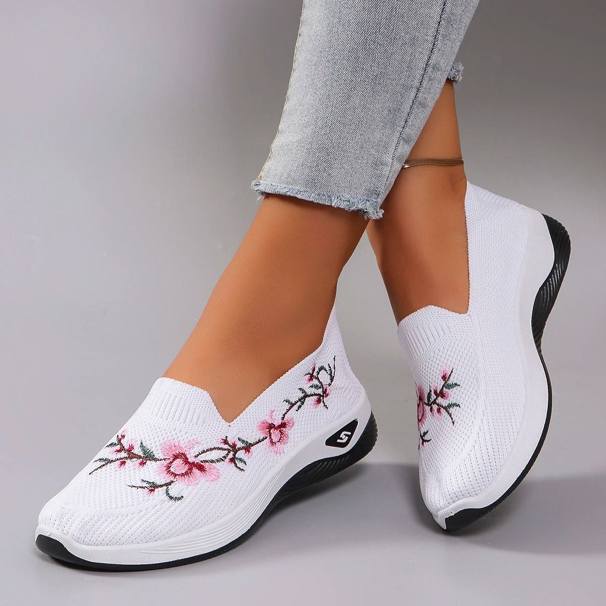 Women Breathable Mesh Flat Casual Sneaker