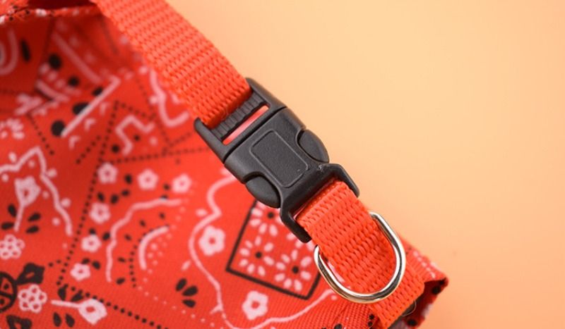 Adjustable Pet Triangle Bandana – Cute Printed Dog & Cat Saliva Scarf with Collar Strap