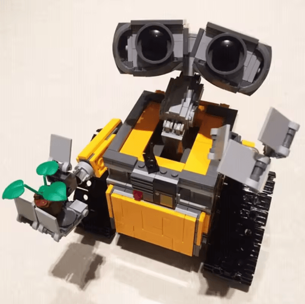 687PCS Wall-E Robot Building Blocks Set – DIY Assembly STEM Toy & Collectible Model