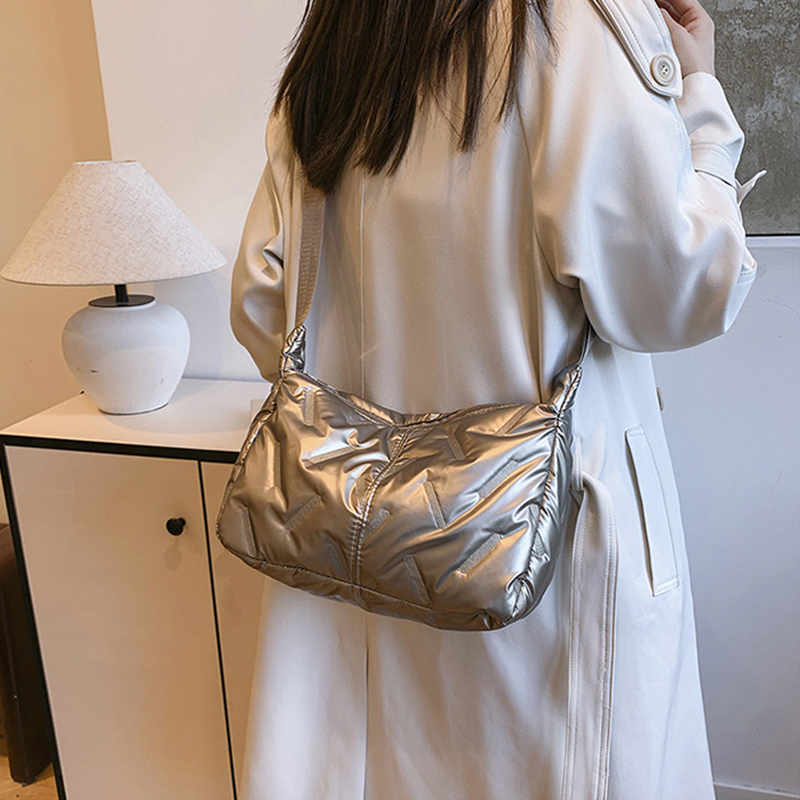 Fashionable Quilted Hobo Bag for Women Large Capacity Winter Tote Padded Shoulder Bag for Casual Commuting